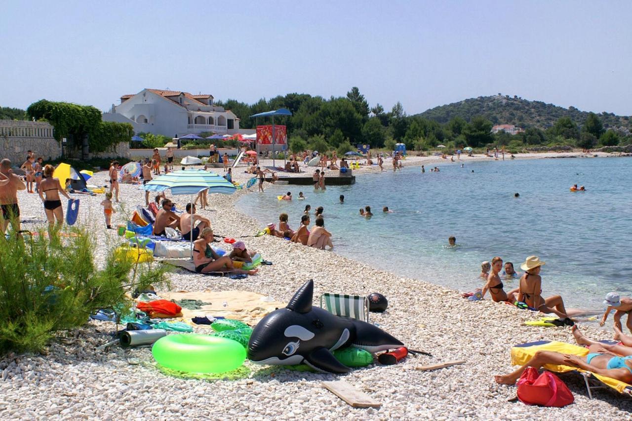 Family Friendly Apartments With A Swimming Pool Rogoznica - 7557 Eksteriør billede