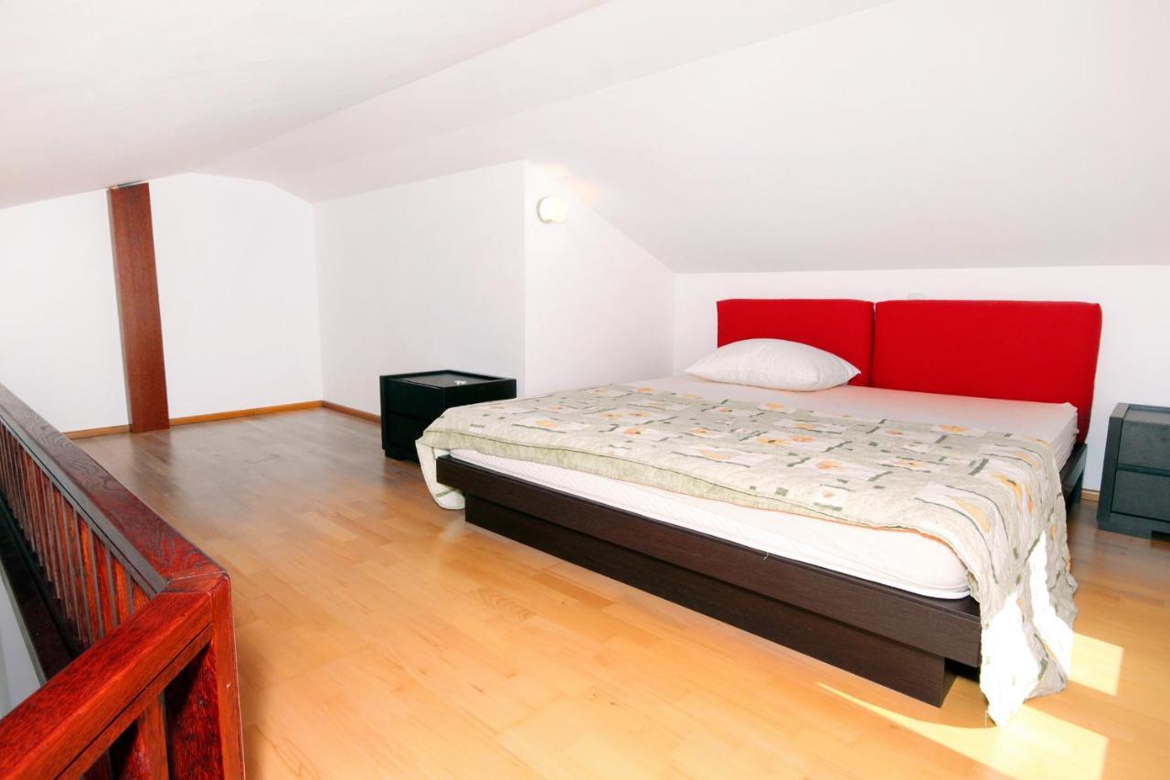 Family Friendly Apartments With A Swimming Pool Rogoznica - 7557 Eksteriør billede
