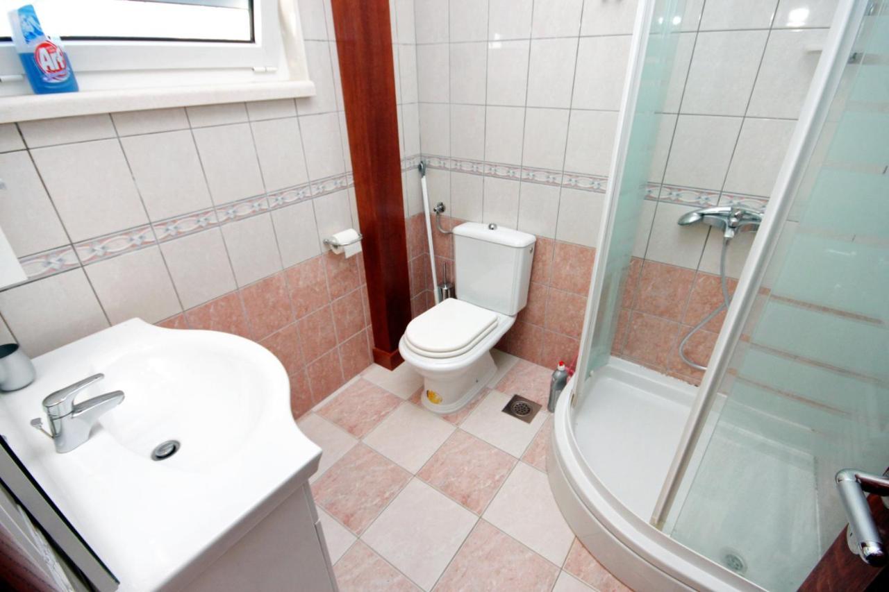 Family Friendly Apartments With A Swimming Pool Rogoznica - 7557 Eksteriør billede