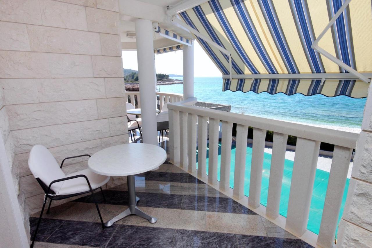 Family Friendly Apartments With A Swimming Pool Rogoznica - 7557 Eksteriør billede